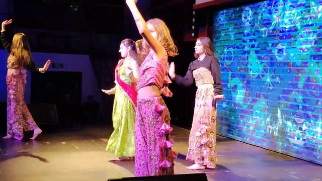 Шоу-балет Лины Гоел "Амрапали", выступление в ресторане "Дхаба" смотреть онлайн