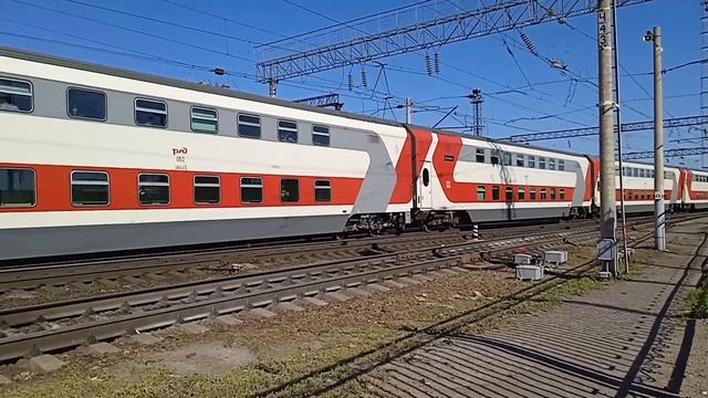 ЭП20-073 с двухэтажным поездом №4 Москва Кисловодск смотреть онлайн