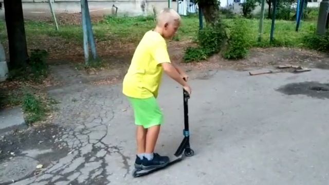 Как сделать барспин на самокате смотреть онлайн