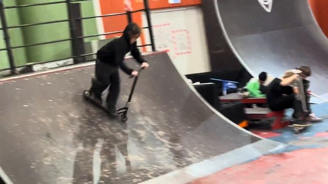 Джем от HELLRIDE Kickscooter | открытие нового магазина трюковых самокатов в Скейт-Парке (Легенда)