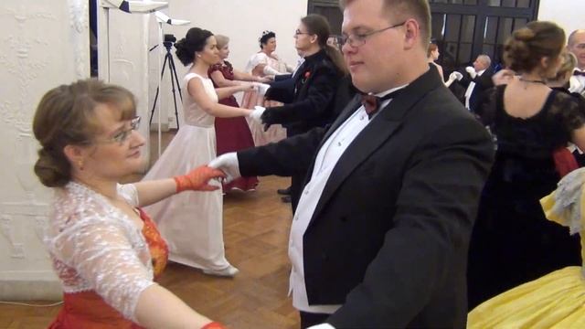 Пузырьки в бокале на бале в особняке Эрихсона.Студия "Балансе". балансе.рф смотреть онлайн