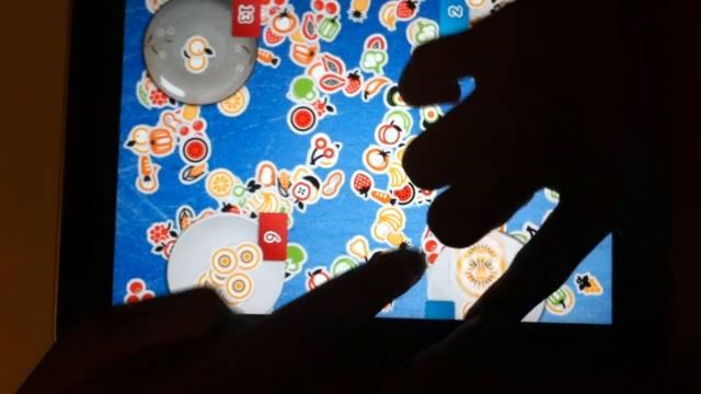 Finger Fight game makes family fight. - "Tiny Dish" смотреть онлайн