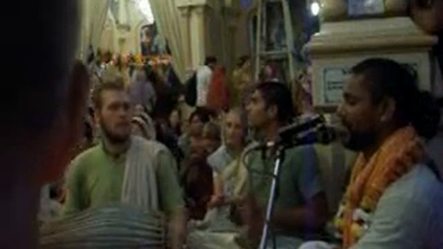 Madhava at Krishna Balaram Mandir - Kartik 2011 - Vrindavan.avi смотреть онлайн