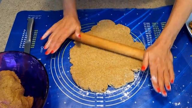 ВКУСНЕЙШИЕ РОГАЛИКИ БЕЗ ЯИЦ И ДРОЖЖЕЙ ИЗ ЦЕЛЬНОЗЕРНОВОЙ МУКИ СО СГУЩЕНКОЙ И ОРЕХАМИ смотреть онлайн