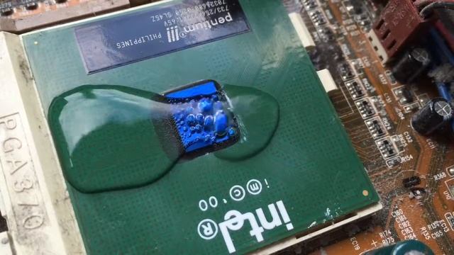 Intel Pentium III - Literally Watercooled смотреть онлайн