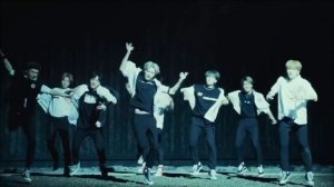 Stray Kids «Wolfgang» M/V