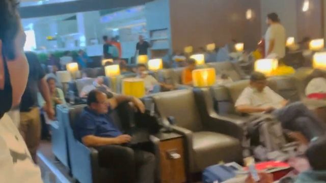 Plaza premium lounge!Igi airport delhi !terminal 3! смотреть онлайн