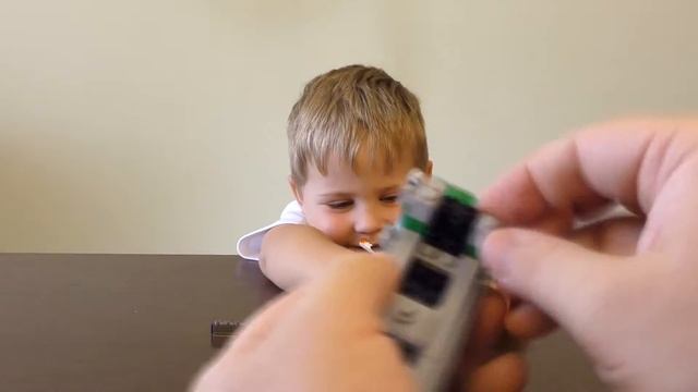 СОБИРАЕМ КОНСТРУКТОР LEGO CREATOR ТРИ В ОДНОМ ПЕРЕВОЗЧИК ВЕРТОЛЕТА, ТРАКТОР И ДЖИП 31043 Lego Cr смотреть онлайн