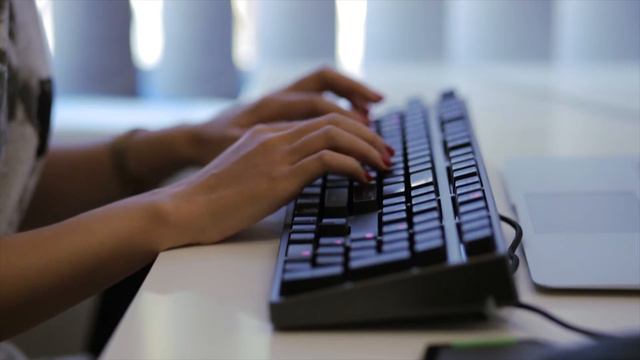 Deck Hassium Pro - Durable, Customizable, backlit mechanical Keyboard смотреть онлайн