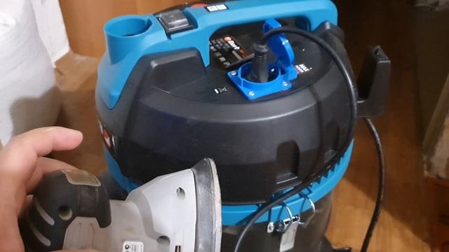 Строительный пылесос Bort BSS 1220 Black демонстрация работы смотреть онлайн