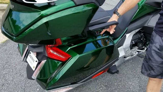 Introducing "ENVY"... The Totally Custom Traxxion Edition Honda GoldWing!!!! смотреть онлайн