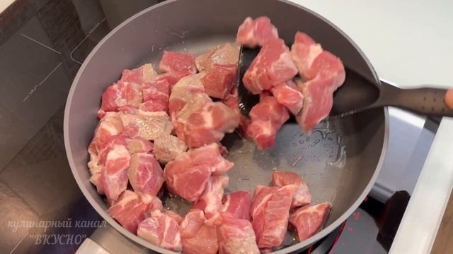 Жаркое из свинины с картошкой на сковороде. Пальчики оближешь! смотреть онлайн
