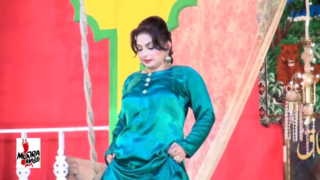 KURTI TANG TE - SEXY NIDA CHOUDHRY - 2017 PAKISTANI MUJRA DANCE 
