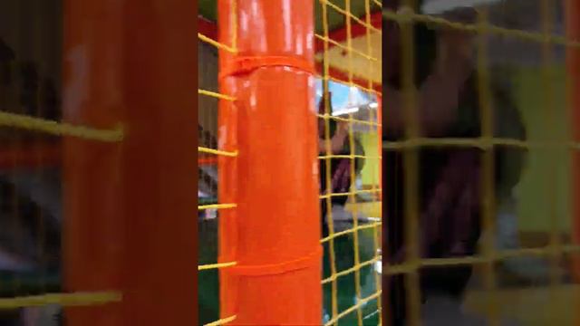 Ясмина и Айдар на горках в ТРЦ "Север". 07.03.2022 смотреть онлайн