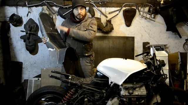 Honda ST1100 - строим Cafe Racer. Часть 1. Седло, рама, стоп. смотреть онлайн