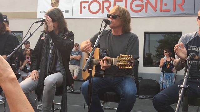 Foreigner Double Vision, Feels Like the First Time, Live Acoustic 9-4-17 смотреть онлайн