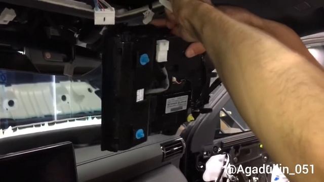 Land Cruiser 300. Как снять центральный плафон? Как снять передний плафон? Что то изменилось тойоте смотреть онлайн