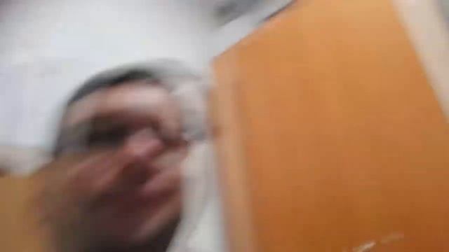 Загнали в подсобку магазина и заставили... Чинить видеокамеры (= смотреть онлайн