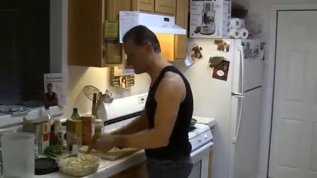 Sloppy Vegan 'Bachata' Penne Pasta with Broccoli, Asparagus and Red Onion смотреть онлайн