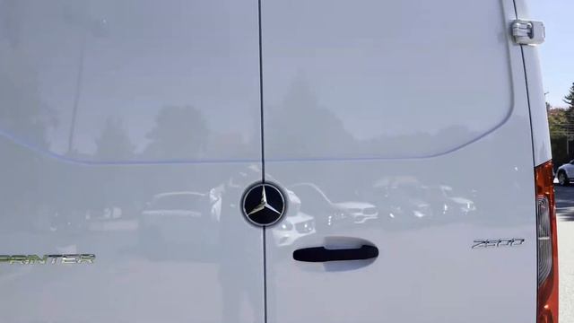 2022 Mercedes-Benz Sprinter Cargo 144 Highroof | Video tour with Roger смотреть онлайн
