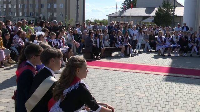 26 выпускников школ Нурлатского района получили медали «За особые успехи в учебе!» смотреть онлайн