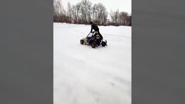 В 4 года за рулем спортивной багги Д3 мини смотреть онлайн