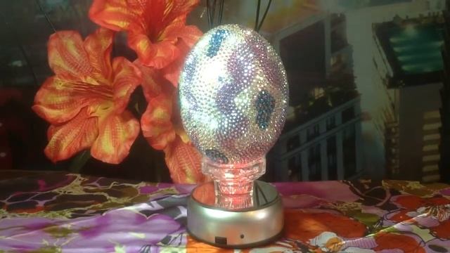 Страусиное яйцо, инкрустированное стразами Сваровски! смотреть онлайн