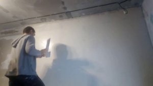 Шпаклёвка стен валиком.