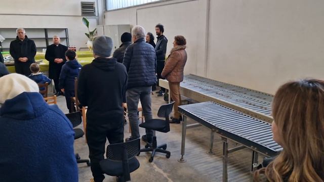 Il vescovo di Cremona Napolioni in visita alla Coop Storti di Vicoboneghisio, 23 febbraio 2024 смотреть онлайн