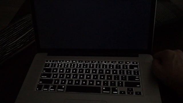 2014 MacBook pro 15” random shutdown, black screen смотреть онлайн