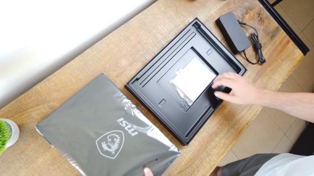 MSI GS66 stealth UNBOXING فتح علبة لابتوب смотреть онлайн