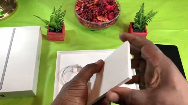 Apple iPad 7th Gen 2019/128GB/10.2" Space Grey Unboxing смотреть онлайн