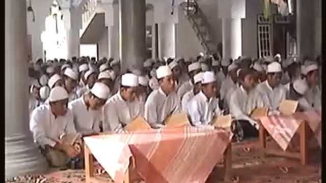 KH. Hisyam Syafa'at смотреть онлайн