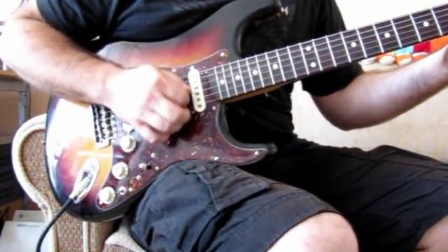 Noiseless vs. true single coils pickup comparison on Fender stratocaster смотреть онлайн