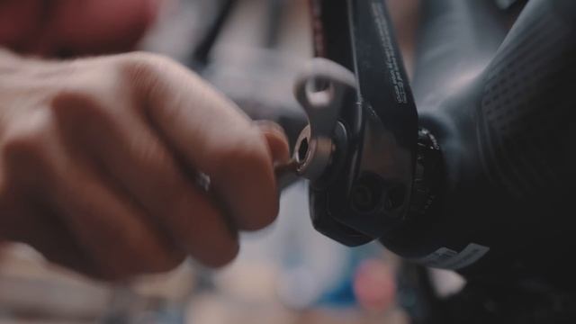 DREAM BUILD ROAD BIKE - S-Works Roubaix смотреть онлайн