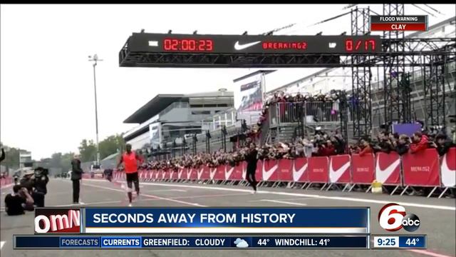 Kenyan runner breaks record for full marathon overnight in Italy смотреть онлайн