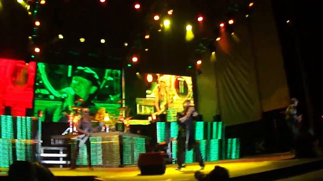 THE SCORPIONS IS THERE ANYBODY THERE 6-29-2012 @ CHARTER ONE PAVILION NORTHERLY ISLAND смотреть онлайн