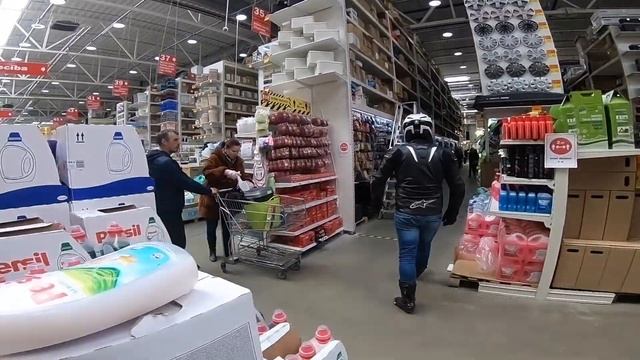 Едем В Магазин. Реакция Людей на Мотоциклистов. смотреть онлайн