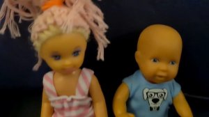 ПРИЛЕТЕЛИ! Катя и Макс веселая семейка! Смешные куклы в реальной жизни Даринелка ТВ