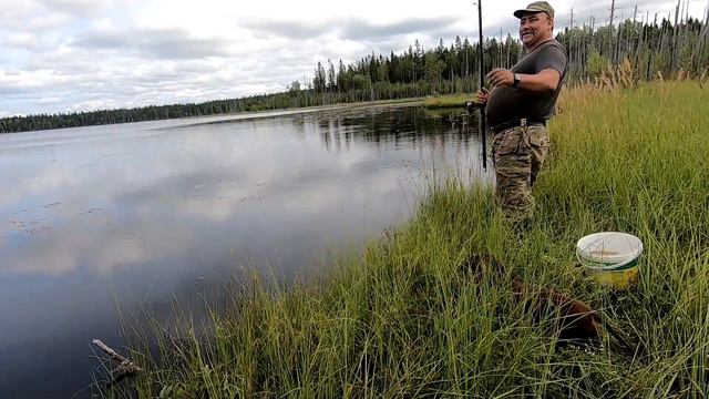 Рыбалка с сыном на лесном озере. Трофей сына смотреть онлайн
