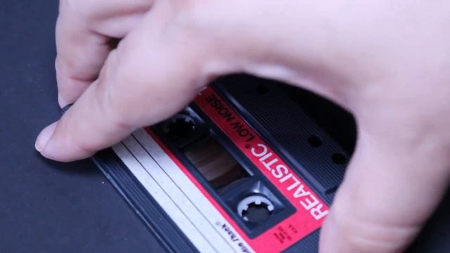 How To Open A Cassette Tape : Repairing A Cassette Tape : How To Open a Cassette Without Screws смотреть онлайн