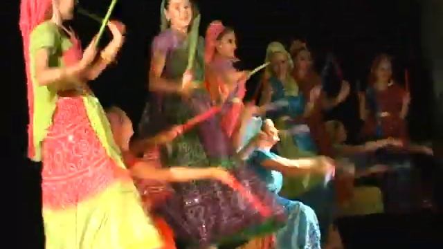 Индийский танец с палочками. Ансамбль "Васанта". г.Тверь смотреть онлайн