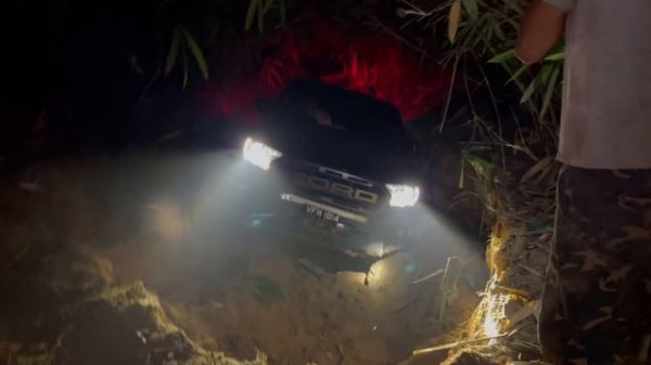 Ford Ranger Raptor Extreme Offroading | Badak Extreme Trekker Tires