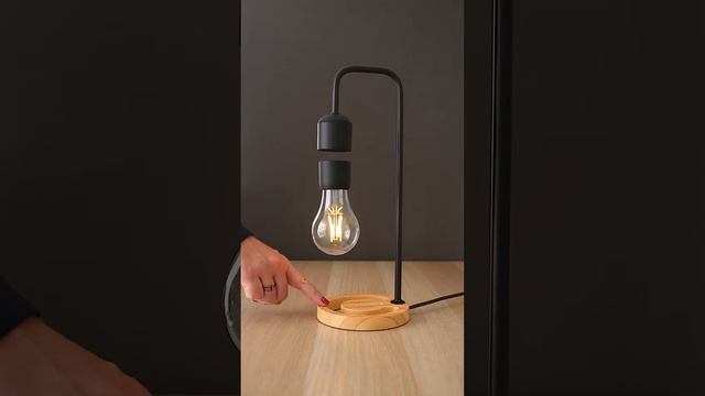 Подвесная левитирующая лампа с беспроводной зарядкой (Black) смотреть онлайн