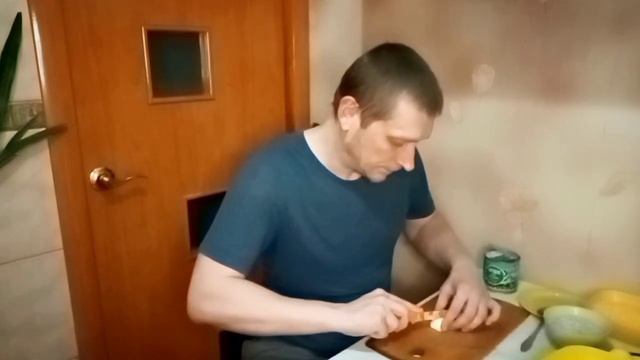 Всего банка ГОРОШКА ?Готовим ВКУСНЫЙ САЛАТ "Чайка" хоть на каждый день из ПРОСТЫХ ингредиентов смотреть онлайн