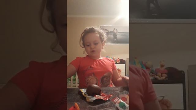 Я ЛЮБЛЮ ИГРУШКИ-открываем шоколадные яйца ANGRY BIRDS смотреть онлайн