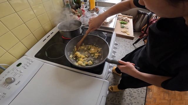 Paris, France 2022. Part 2. 带字幕. 巴黎, 法国, 猪肉炒面和咖喱饭 смотреть онлайн