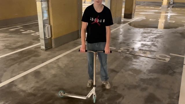 Как сделать КИКЛЕСС на самокате | HOW TO KICKLESS смотреть онлайн