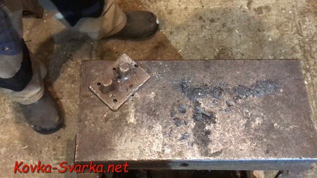 Кованый крючок с завитком и двумя отверстиями: художественная ковка изделия своими руками, ручная смотреть онлайн