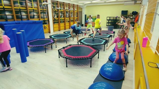 Фитнес на батуте дети